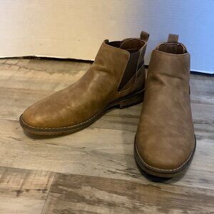 BKE Zach Men's Short Pull On Boots Size 9 Taupe